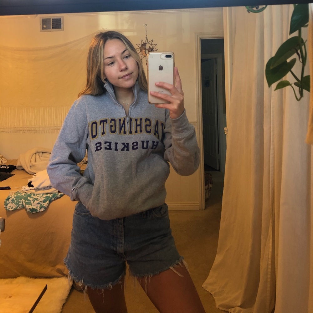 UW quarter zip